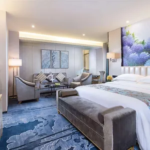 Ramada Baoan Отель