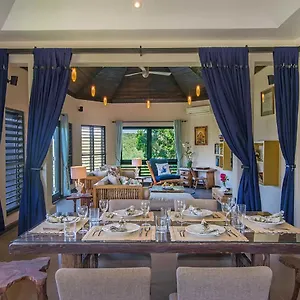  Villa Luxury Sleeps 6, Access, Jamaica