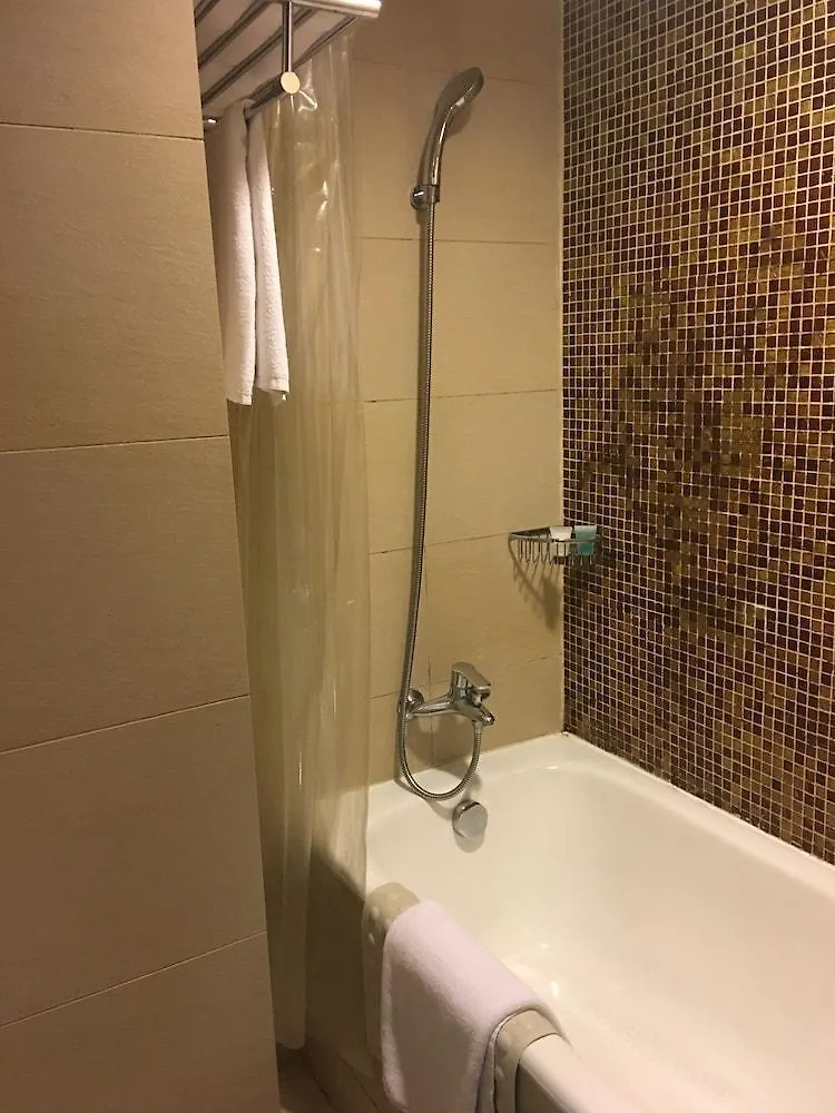 Ramada Hong Kong Harbour View Hotel 4*,