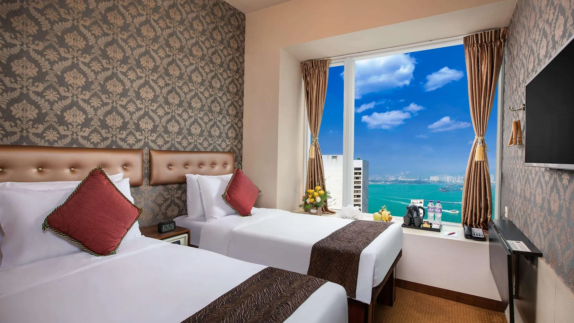 Ramada Hong Kong Harbour View Hotel 4*,