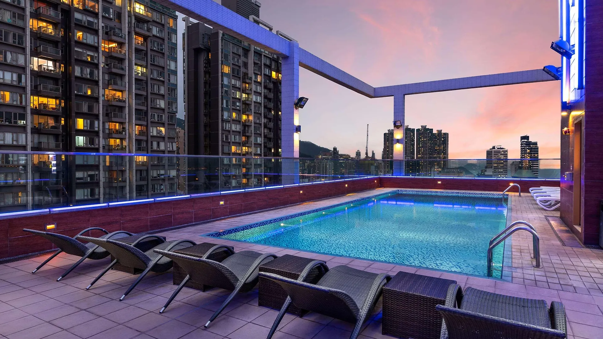 Ramada Hong Kong Harbour View Hotel
