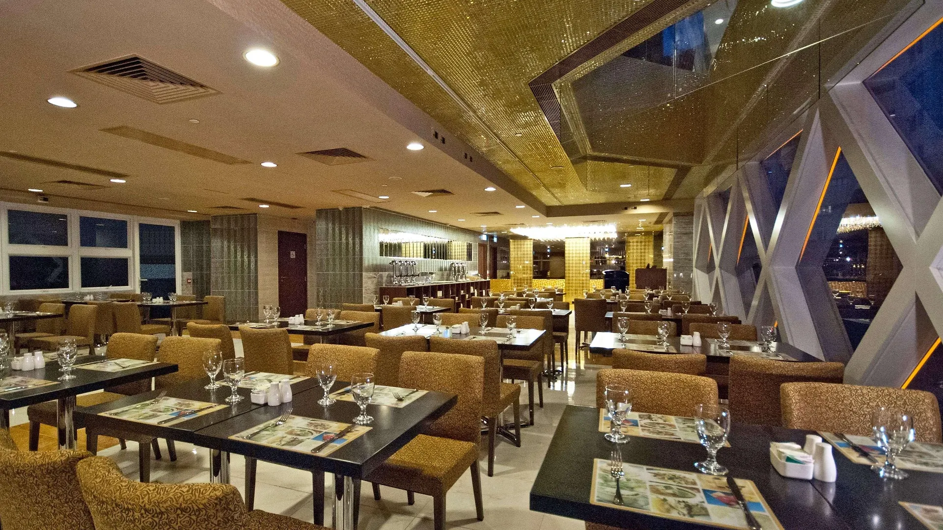 Ramada Hong Kong Harbour View Hotel