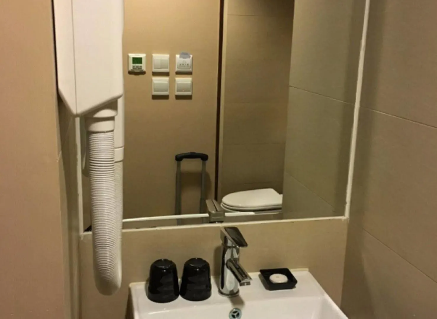מלון Ramada Hong Kong Harbour View