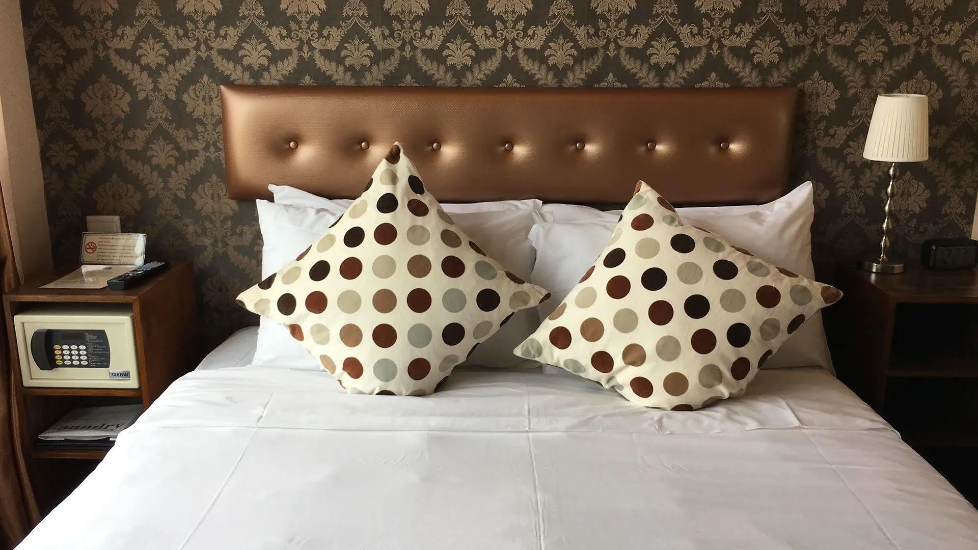 מלון Ramada Hong Kong Harbour View 4*,