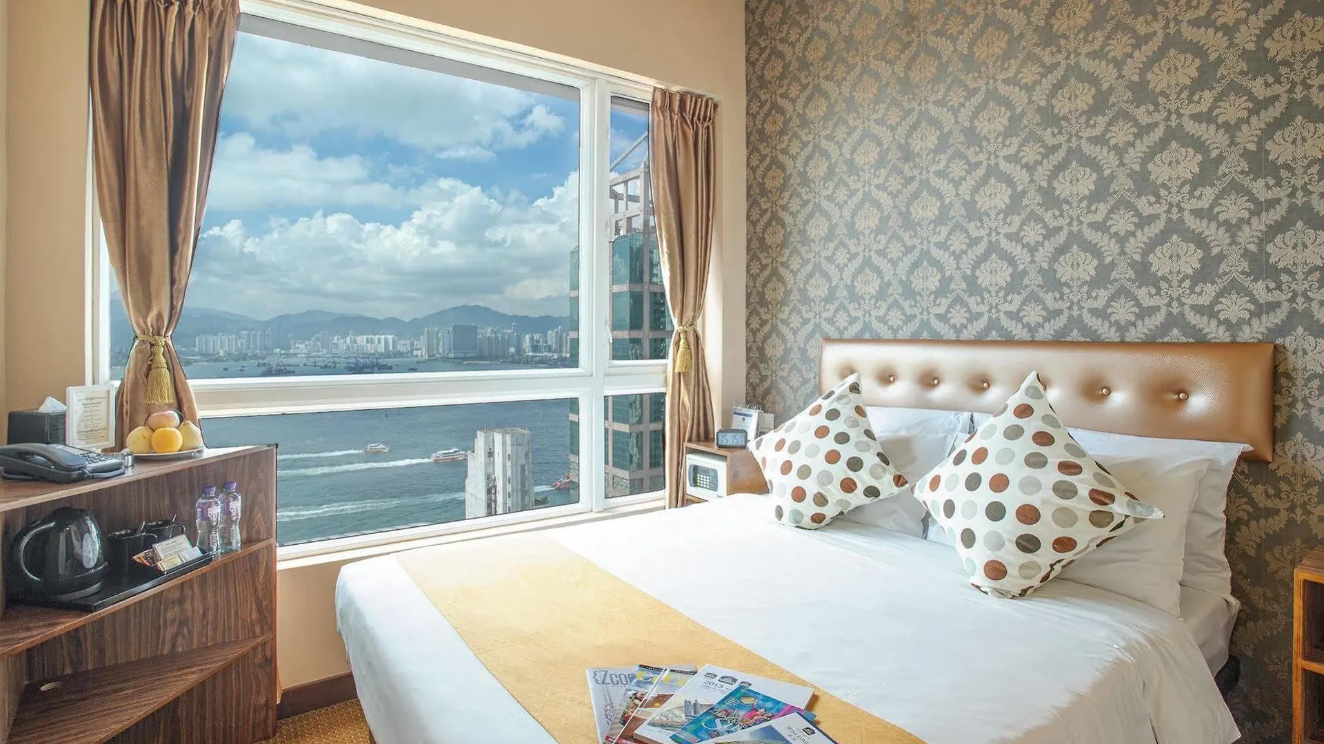 מלון Ramada Hong Kong Harbour View