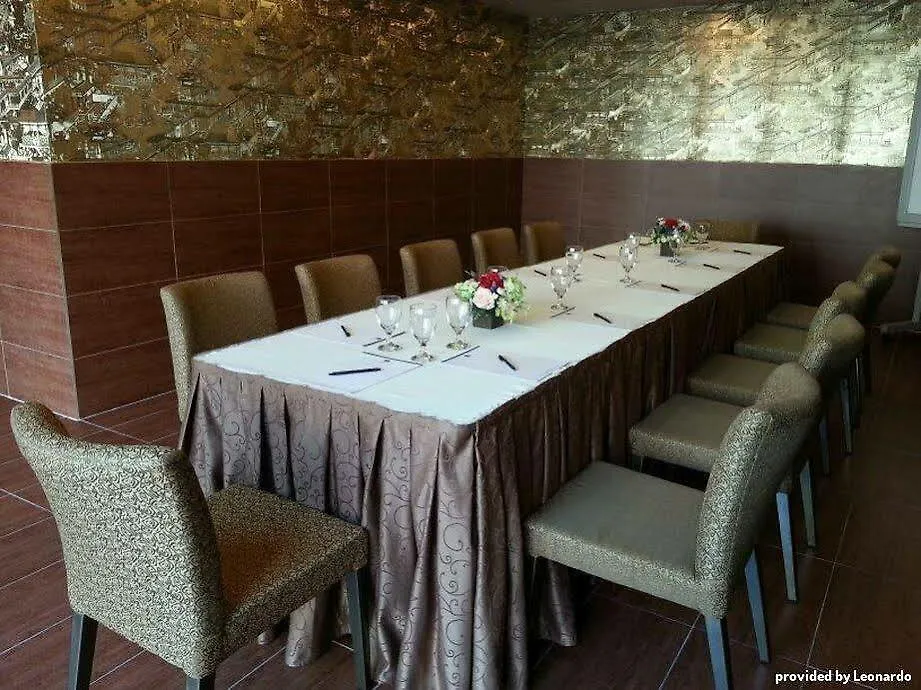 מלון Ramada Hong Kong Harbour View